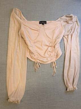 Almost Famous Ribbed Ruched Sweetheart Neck Long Sleeve Crop Top Size S